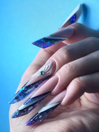 Lange stiletto-negler med blå glitter