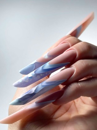 Matte blå stiletto-negler